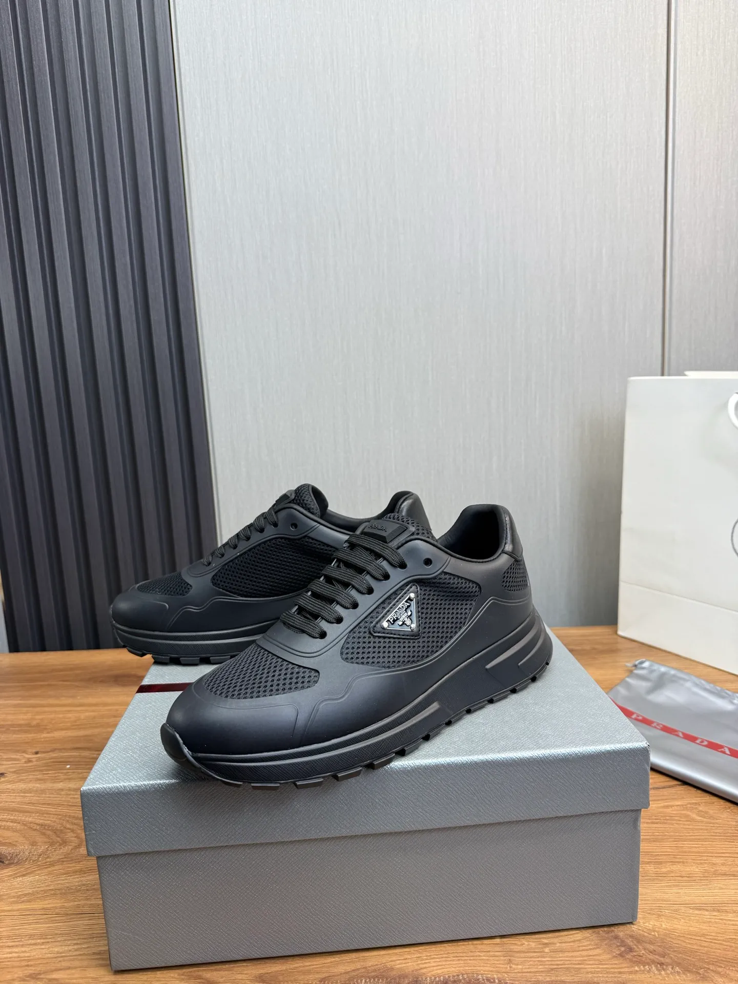 Men's shoes 💰580💰 [PRADA] Autumn and winter hot men's shoes shipped 👏Official website synchronized ⬆️Original fly-woven cowhide fabric + cowhide lining, 1⃣️:1⃣️reproduction, original sole, 38-45 (45. Customized, non-refundable)